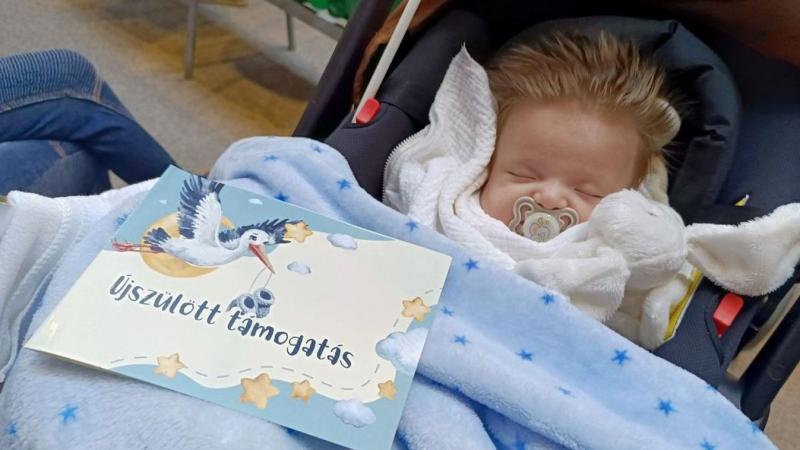 Százötvenezres meglepetés a kis jövevényeknek: Makón hetvennyolc új életet üdvözöltek - fényképes beszámolóval!
