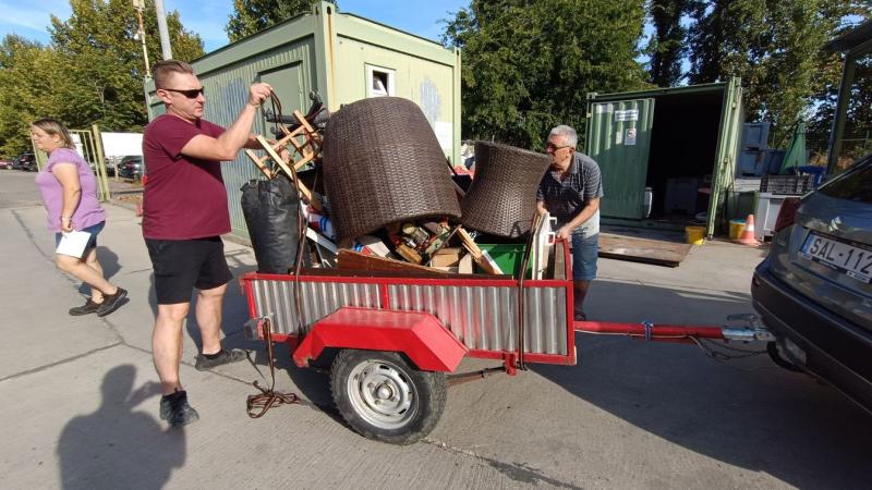 Figyelem! Az aranykuka meglepetésekkel teli titkot rejtett a szekszárdi hulladékudvarban!