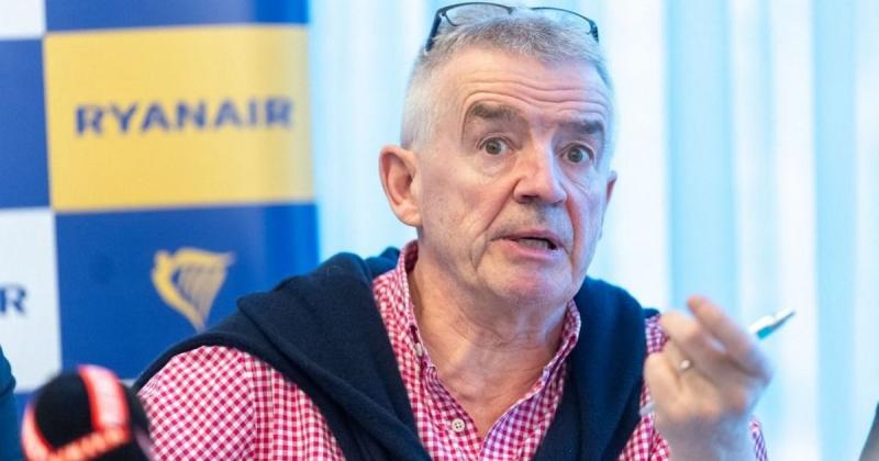 A Ryanair vezetője határozottan felháborodott – sürgeti az Európai Uniót, hogy sürgősen cselekedjen, mert már most is érezheti a nyár hatását a bevételein.