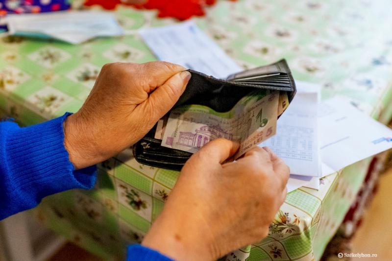 Decemberben négyszáz lejes támogatásban részesülnek azok a nyugdíjasok, akik jövedelme 2574 lej alatt van. | Krónika