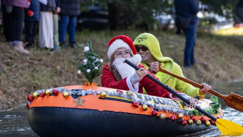 Fedezd fel, hogyan hódították meg a csőgörények és a Mikulás az Által-ér festői táját Dunaalmáson! Nézd meg a különleges videót, amely bemutatja ezt a varázslatos eseményt!