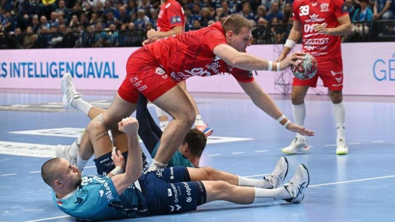 Szeged és Veszprém összecsapásán különleges esemény zajlott: Nagy László ismét pályára lépett. A mérkőzésről készült videóban látható, hogy a rutinos játékos hogyan idézte fel régi szép emlékeit, és milyen szenvedéllyel küzdött a csapatáért. Nézd meg a fe