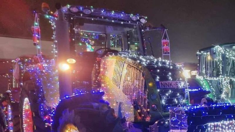 Idén is lenyűgöző élményben lesz részed, amikor a Hajdú-Bihar útjait átszelő, ragyogó fényben tündöklő gépek láttán tátva marad a szád!