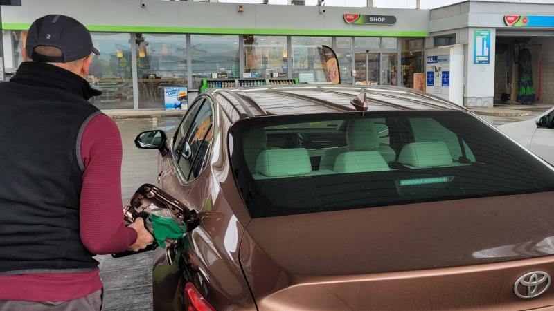 Megérkezett a várva várt bejelentés: holnaptól új irányt vesznek az üzemanyagárak!