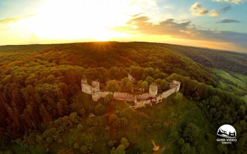 Fedezd fel a szászkézdi parasztvár varázslatos világát, mely mostantól a látogatók előtt is megnyitja kapuit! A Krónika Online beszámolója szerint ez a különleges helyszín izgalmas élményeket kínál a történelem és a kultúra iránt érdeklődőknek. Ne hagyd k