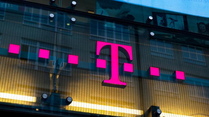 A Magyar Telekomnál elért 50 milliárd forintos nyereség figyelemre méltó teljesítmény, amely jól tükrözi a vállalat stabilitását és piaci pozícióját. Ez a jelentős profit lehetőséget teremt a további fejlesztésekre és innovációkra, miközben a szolgáltatás