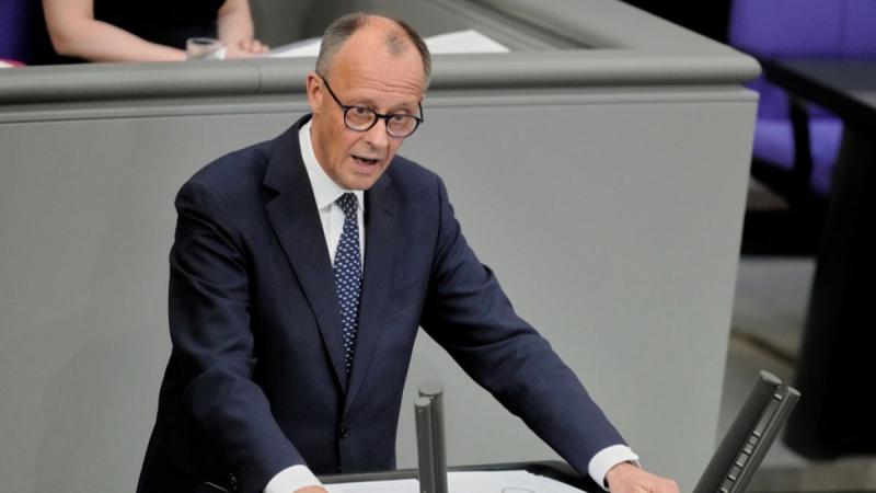 Friedrich Merz az első kancellári beszédében egy erős és összetartó Németország vízióját vázolta fel, hangsúlyozva a gazdasági stabilitás és a társadalmi kohézió fontosságát. Kiemelte, hogy országunk jövője szoros összefonódik a közös értékek és célok men