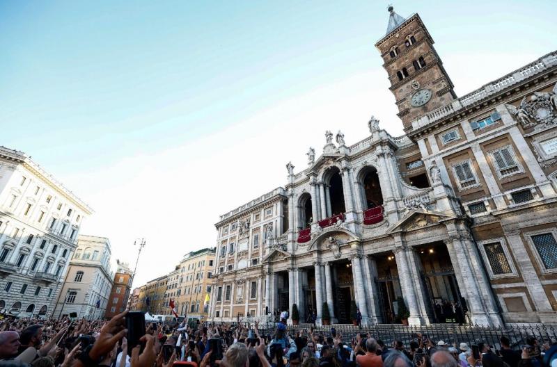 XIV. Leó pápa kifejezte háláját a Szűzanyának, aki számtalan alkalommal nyújtott segítő kezet Róma lakóinak nehézségeik során - Vatican News.
