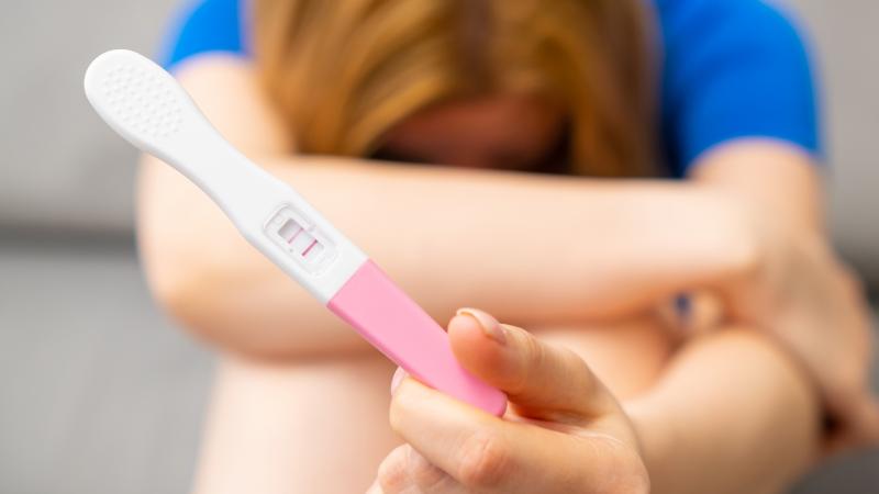 Fogamzásgátló használata ellenére váratlanul teherbe esett, és az ok, ami mindezt előidézte, igazán meglepő volt.