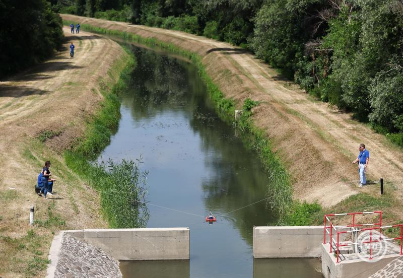 **Víz: A klímaváltozás elleni küzdelem kulcsa – Országszerte elindulnak a vízmegtartó projektek – Alternatív Energia**

A klímaváltozás hatásainak mérséklése érdekében országszerte új, innovatív vízmegtartó fejlesztések lépnek életbe. Ezek a kezdeményezés