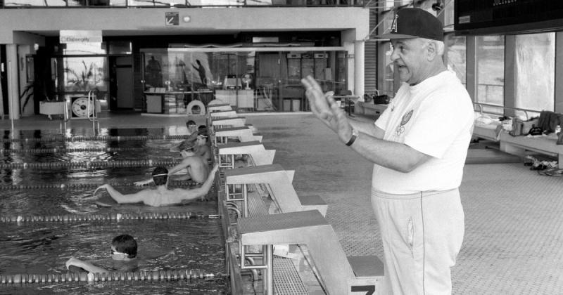 A Széchy-könyv újraélesztette a régi sebeket, amelyek évtizedek óta feszítik a közvéleményt. Az uszoda falai között zajló szexuális zaklatássorozat története nemcsak a sportág, hanem a társadalom sötét oldalát is feltárja. Az esetek feltárása új fényt vet