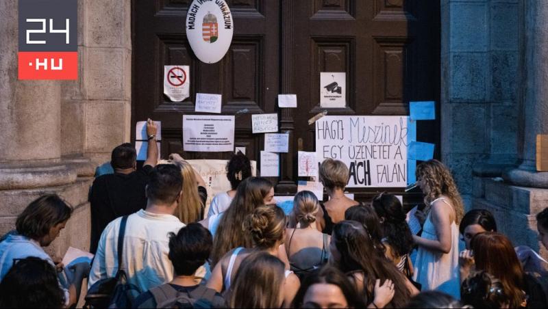 32 évnyi szolgálat után búcsúzik Mészáros Csaba, a Madách Imre Gimnázium egykori igazgatója.