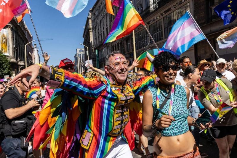 Orbán Viktor és a Pride eseményei: Milyen hatással volt a rendezvény a politikai helyzetre? – Nemzetközi sajtóelemzés

A Pride felvonulás és Orbán Viktor miniszterelnök politikai stratégiája közötti kapcsolat az utóbbi időszakban felkeltette a nemzetközi 