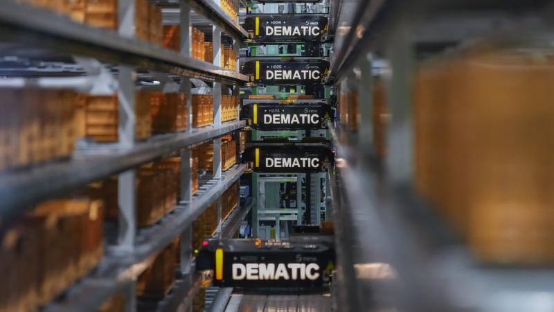 Mérföldkő az Amazon történetében: Fény derült arra, milyen új kihívások és lehetőségek várják a munkavállalókat a robotok társaságában.