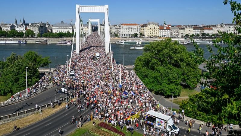 A budai bisztróban, a Pride eseményét követően egy megalázó incident történt, amely miatt a vendég feljelentette az éttermet.