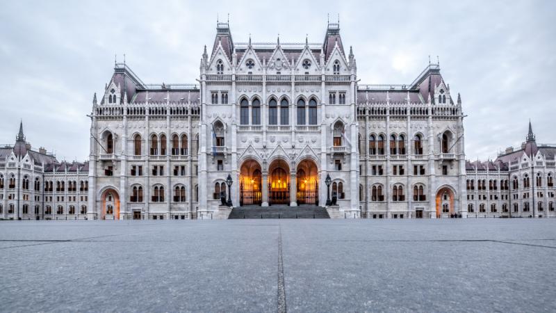 A kormány ismételten fontolóra veszi a válsághelyzet meghosszabbítását.