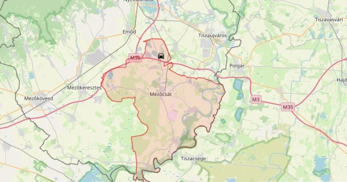 Az M3-as autópályán egy kamion, két személyautó és egy mikrobusz ütközött össze, ami miatt több kilométeres dugó alakult ki.