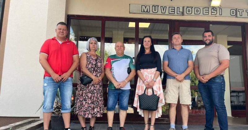 A talpra álló, rasszista nézeteket valló emberek győzelme | Demokrata
