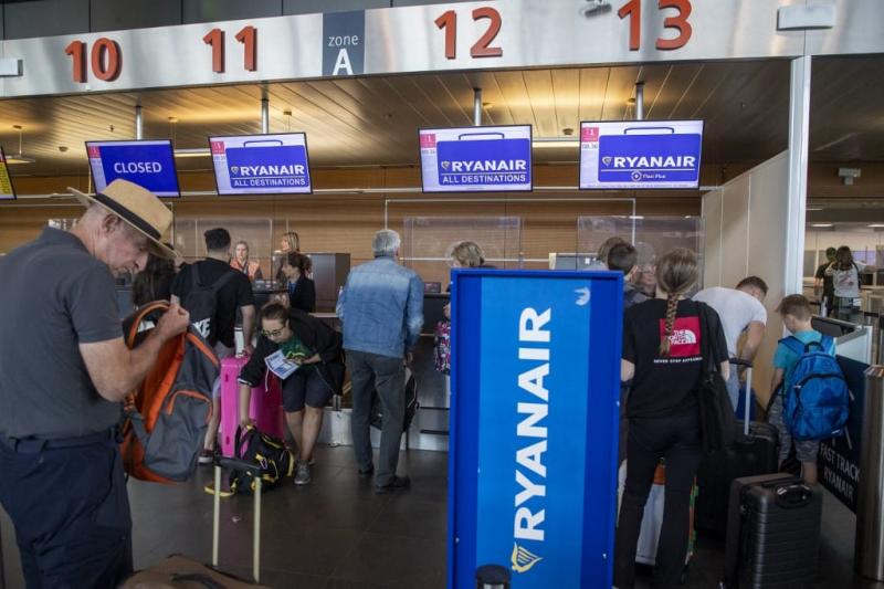 A GVH sötét mintázatok használata miatt indított vizsgálatot a Ryanair ellen.