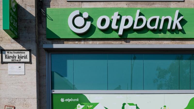 OTP-részvények: Történelmi magasságokban | 24.hu

Az OTP Bank részvényei új rekordot döntöttek, hiszen a tőzsdei mutatók történelmi csúcsra emelkedtek. Az esemény jelentős hatással van a befektetői piacon, és sokan figyelemmel kísérik a bank teljesítményé