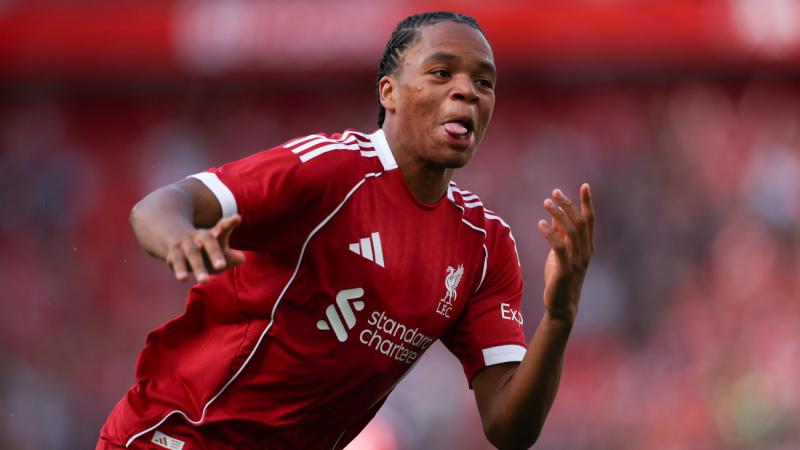 Ki ez a 16 éves fiatalember Liverpoolban, aki Szoboszlai csodás passza után betalált?