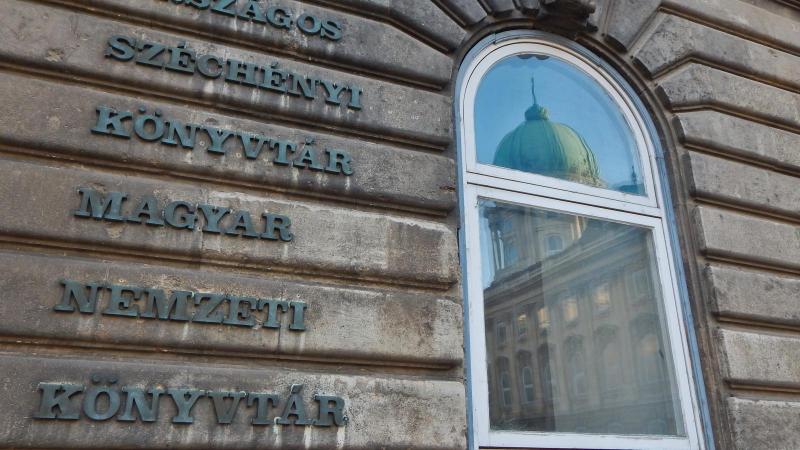 Demeter Szilárd és közte konfliktus alakult ki, ennek következtében felfüggesztették az Országos Széchényi Könyvtár vezetőjét.
