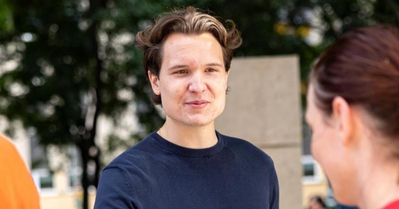 Nyilvánosságra került egy felvétel, mely a drogbuliban készült, és egy volt DK-s politikus szerepel rajta. Ő most úgy döntött, hogy megméreti magát az időközi választáson.