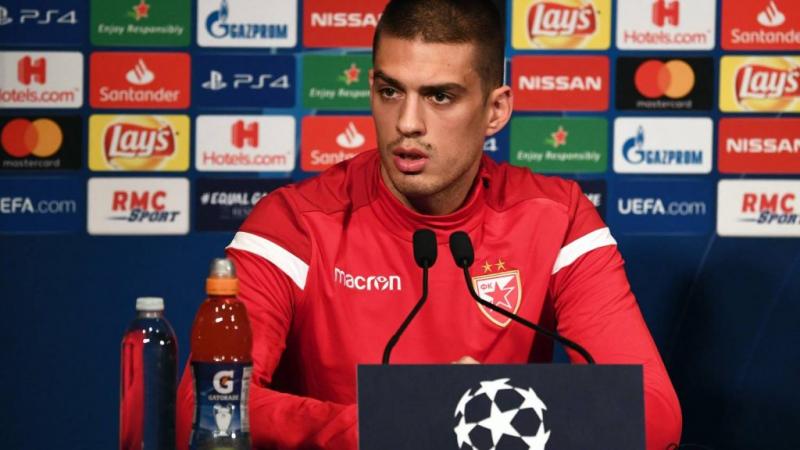 A Crvena zvezda homofób másodedzője transznemű személlyel lépett kapcsolatba, ami komoly vitákat váltott ki a közösségben.