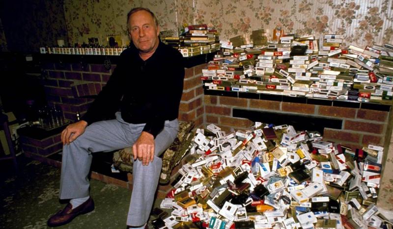 A férfi, aki elhatározta, hogy megmenti a világot a dohányzás rabságából, elindult egy különleges küldetésre. Célja nem csupán az volt, hogy a cigaretta füstje ne árnyékolja be az emberek életét, hanem hogy felnyissa a szemüket a szabad levegő és az egész