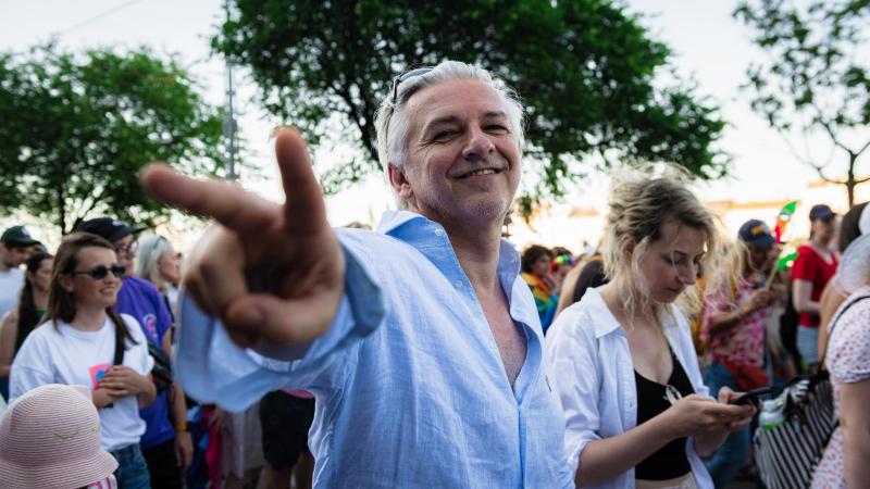 Alföldi Róbert: Dühösen és felháborodva kikérem magamnak, hogy hazaárulónak vagy háborúpártinak tituláljanak.