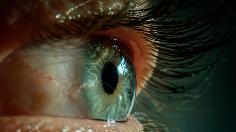 A művi látást lehetővé tévő chip ígérete szerint a vak emberek számára újra megnyílhat a világ. A technológiai fejlődés nem csupán a látás visszaadását célozza, hanem a remény újjáélesztését is. A chip forradalmasíthatja a gyógyítást, és lehetőséget adhat