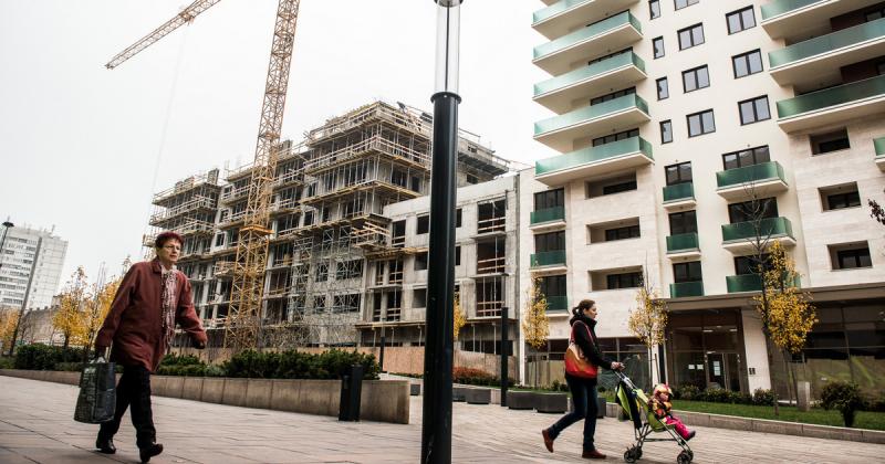 A kereslet az egekbe szökött, míg a kínálat szűk keretek közé szorult - a magyar ingatlanpiac őrült sebességgel pörög.