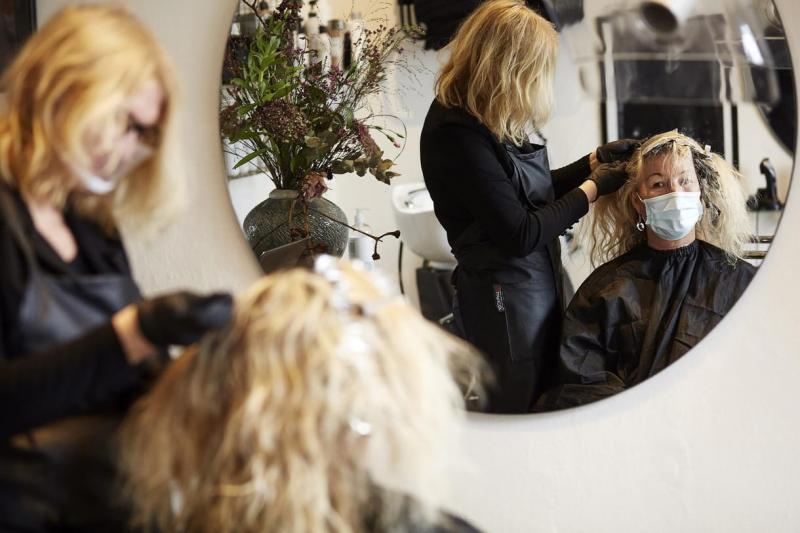A nők úgy kerülik a fodrászt, mint ahogy a járvány idején távol tartották magukat a zsúfolt helyektől.