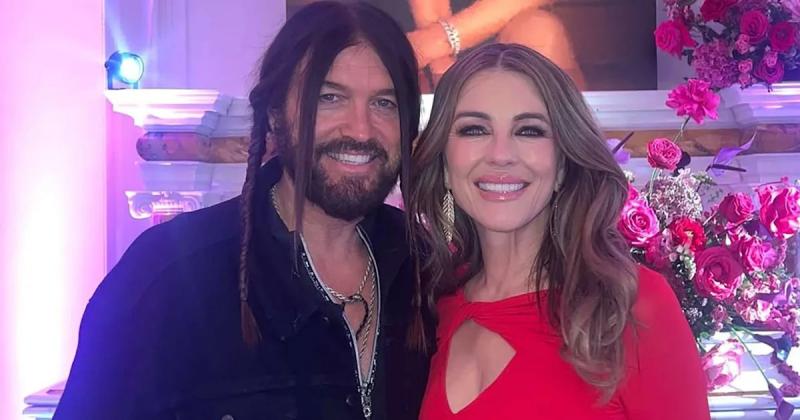 10 híres pár, akik szinte tükörképei egymásnak
1. **Gigi Hadid és Zayn Malik** - A modell és az énekes nemcsak a zenei és divatvilágban alkotnak maradandót, hanem hasonló vonásaik is sokak figyelmét felkeltették.
2. **Katy Perry és Orlando Bloom** - A p