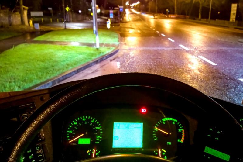 Ellopott egy buszt, mert az előző már zsúfolásig megtelt.