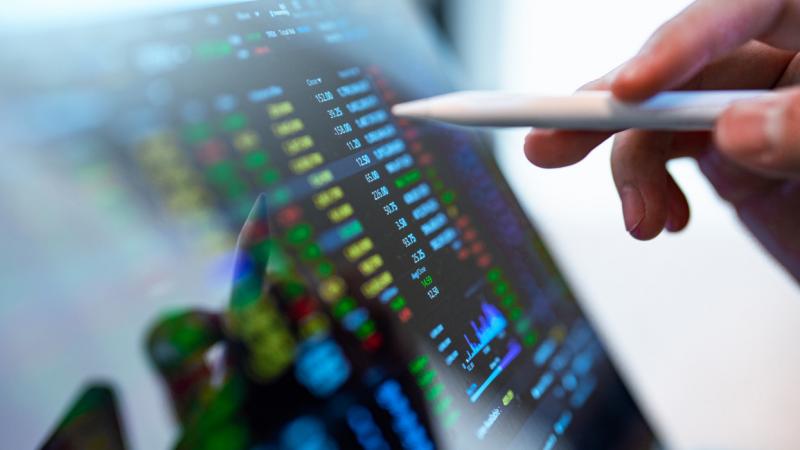 Különleges esemény zajlik a Budapesti Értéktőzsdén: az utóbbi időben szokatlan mértékű árfolyamcsökkenés figyelhető meg, ami ritka jelenségnek számít. - Pénzcentrum