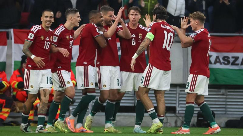 Micsoda csodálatos gól! Nézd meg a videót, ahogy Varga Barnabás bal lábbal varázsolta el a pipát az írek ellen!